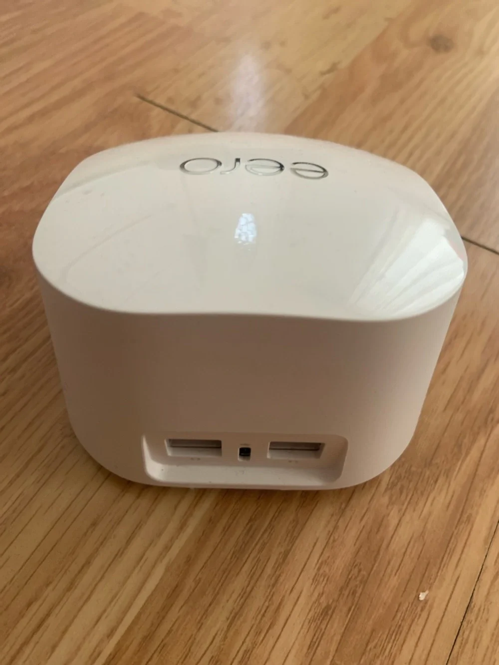 eero 6+ White Wi‑Fi Router Beacon - Picture 2 of 2